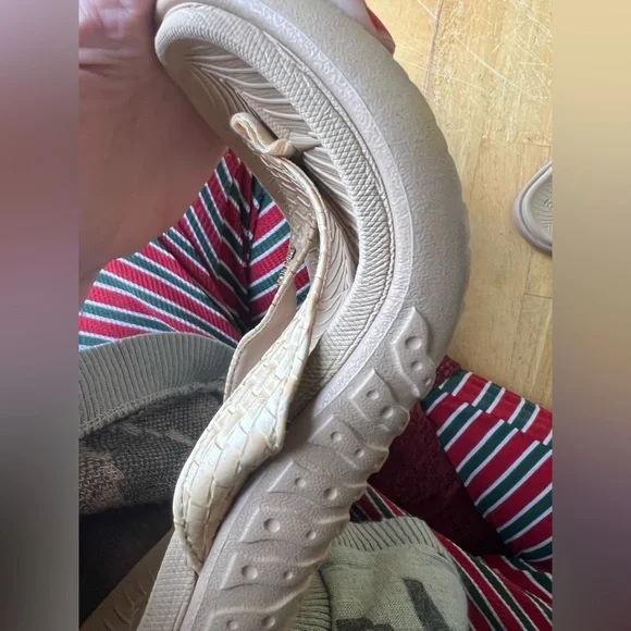 Kuailu Beige Women’s Sandals - Picture 6 of 11